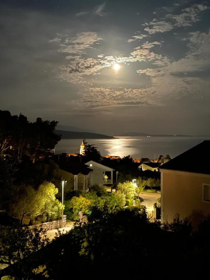 Apartment Anton Krk Town Bagian luar foto
