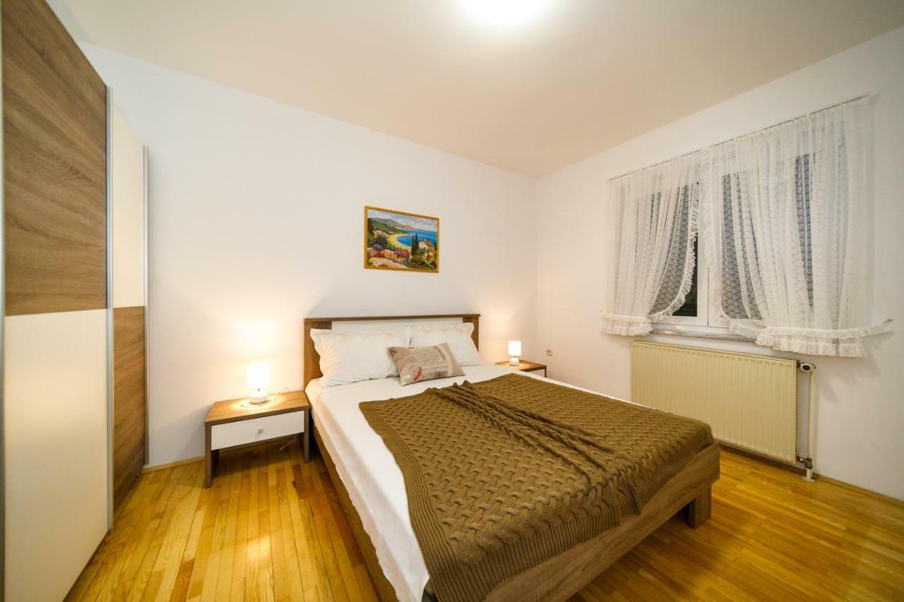 Apartment Anton Krk Town Bagian luar foto