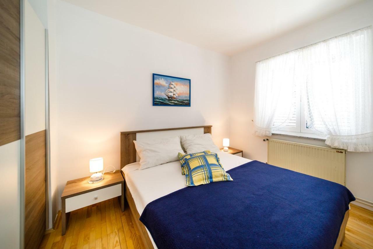 Apartment Anton Krk Town Bagian luar foto