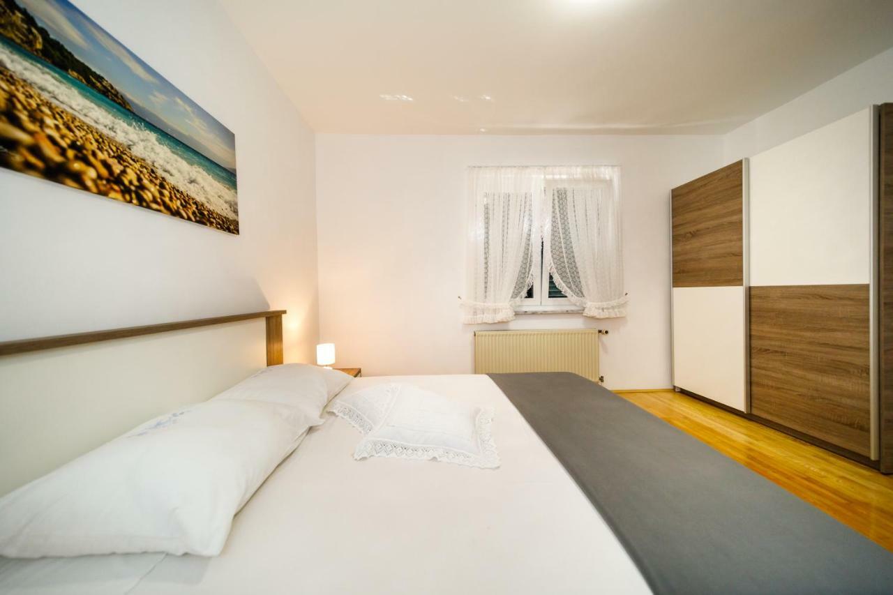 Apartment Anton Krk Town Bagian luar foto