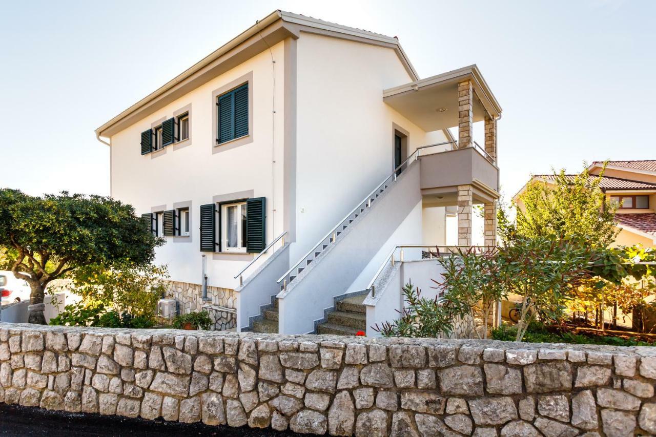 Apartment Anton Krk Town Bagian luar foto