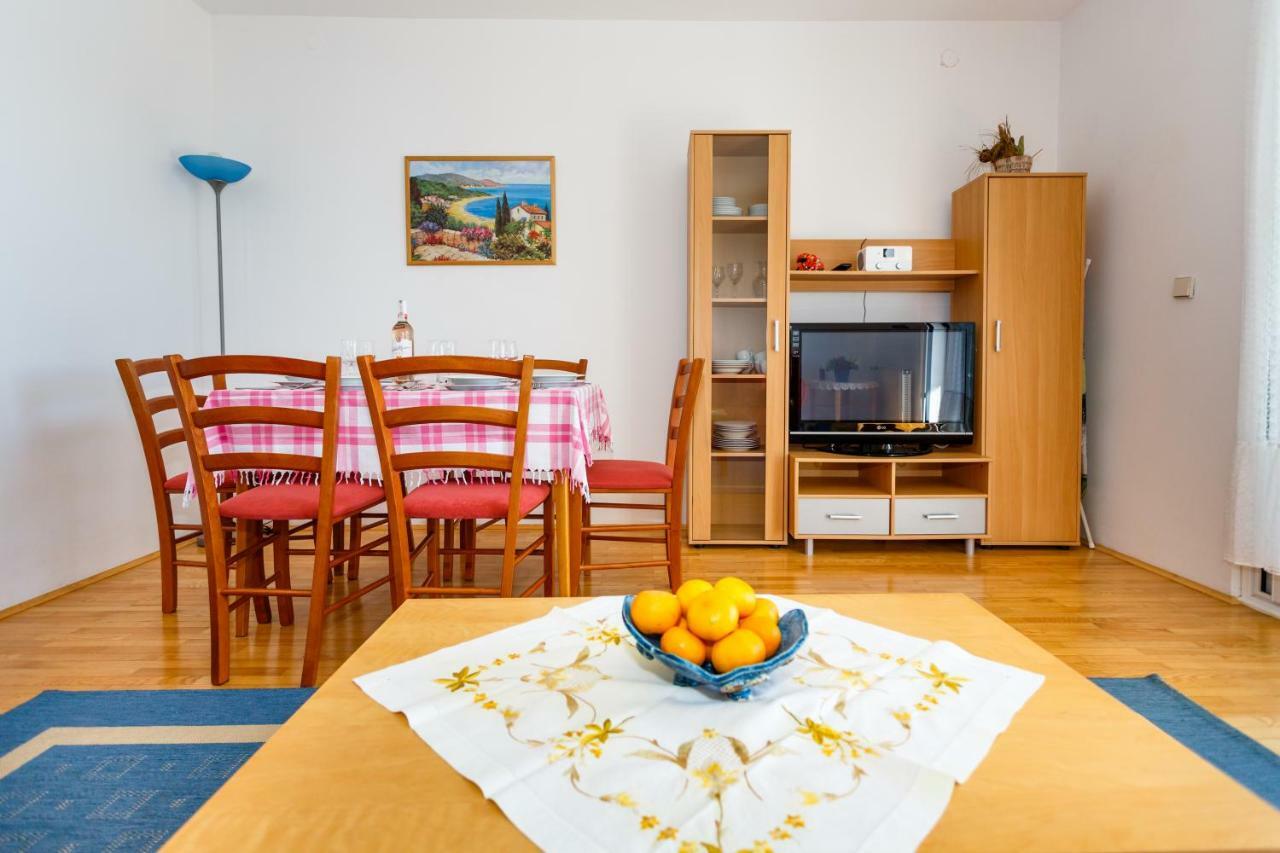 Apartment Anton Krk Town Bagian luar foto