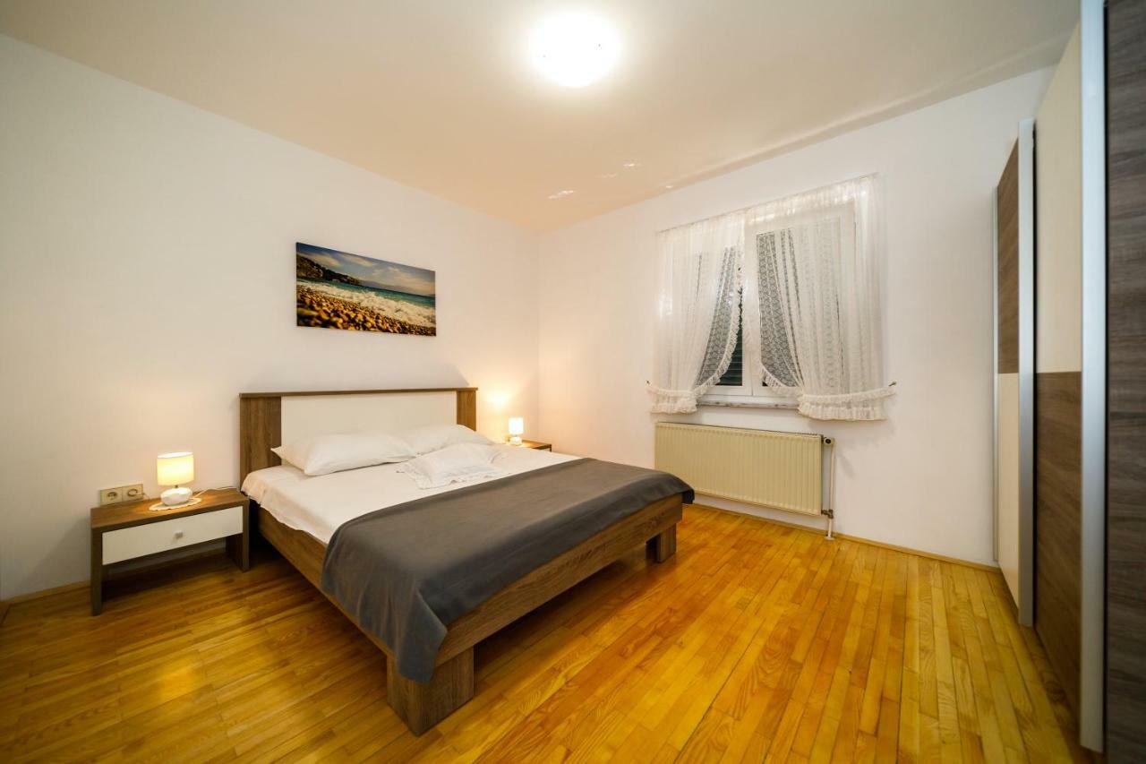 Apartment Anton Krk Town Bagian luar foto