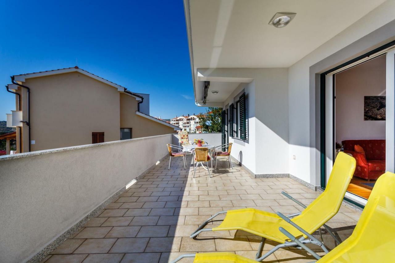 Apartment Anton Krk Town Bagian luar foto