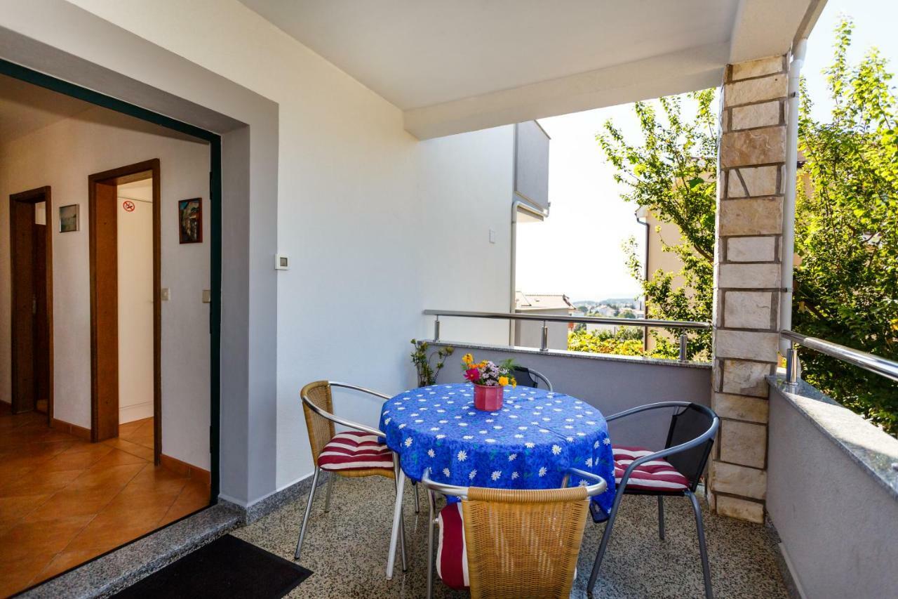 Apartment Anton Krk Town Bagian luar foto
