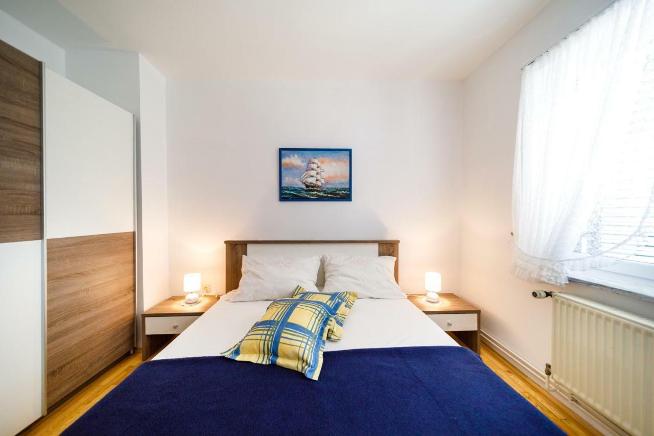 Apartment Anton Krk Town Bagian luar foto